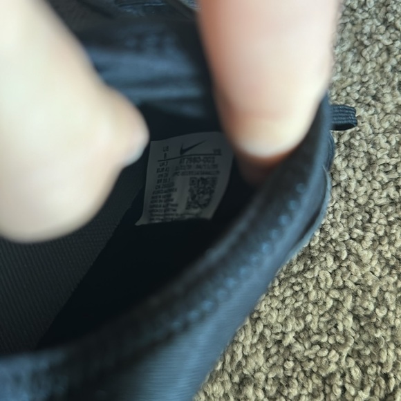 Unisex Soccer cleats/Shin guards and Socks - Picture 5 of 5